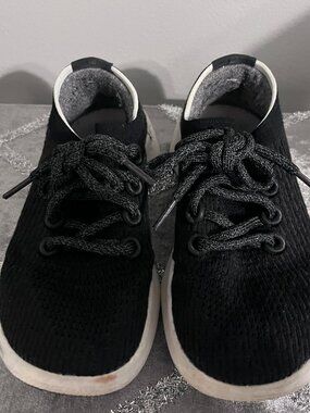 Allbirds black sneakers size 6